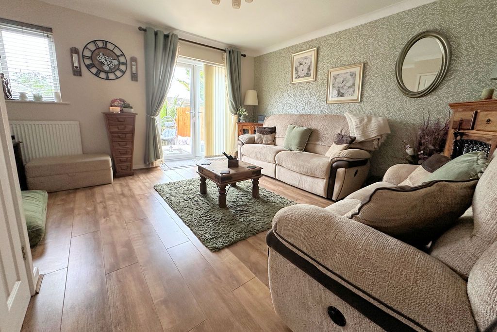 Property photo 2 of 20 Lounge/Diner