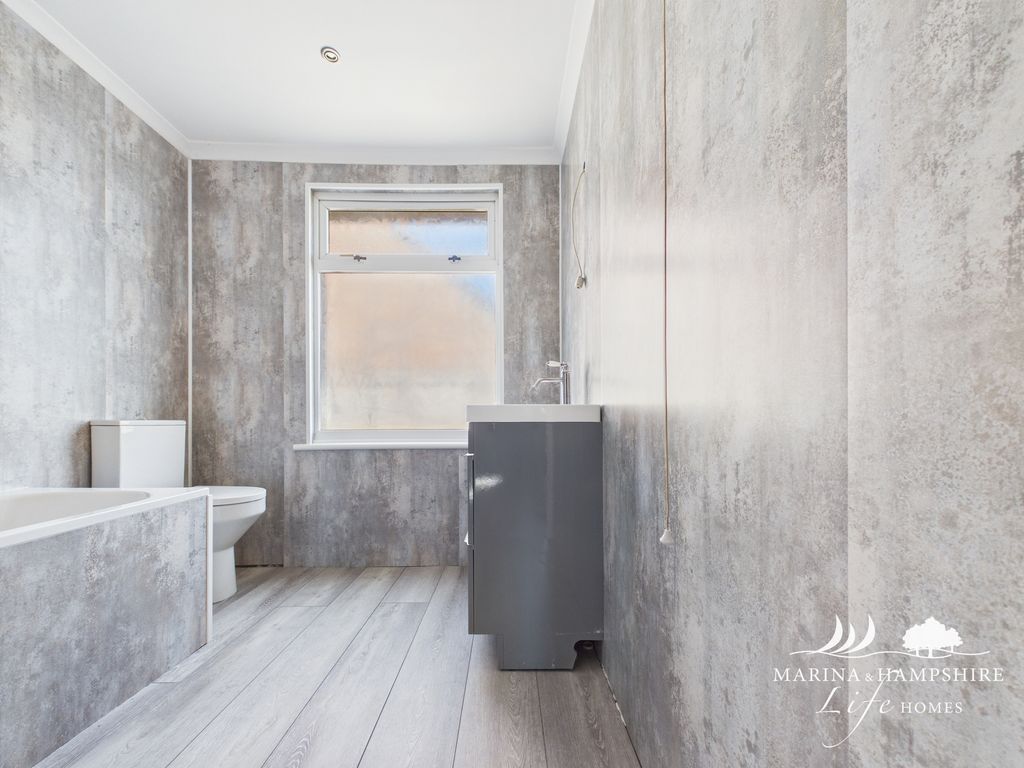 Property photo 3 of 28 Cam03915G0-Pr0053-Still016