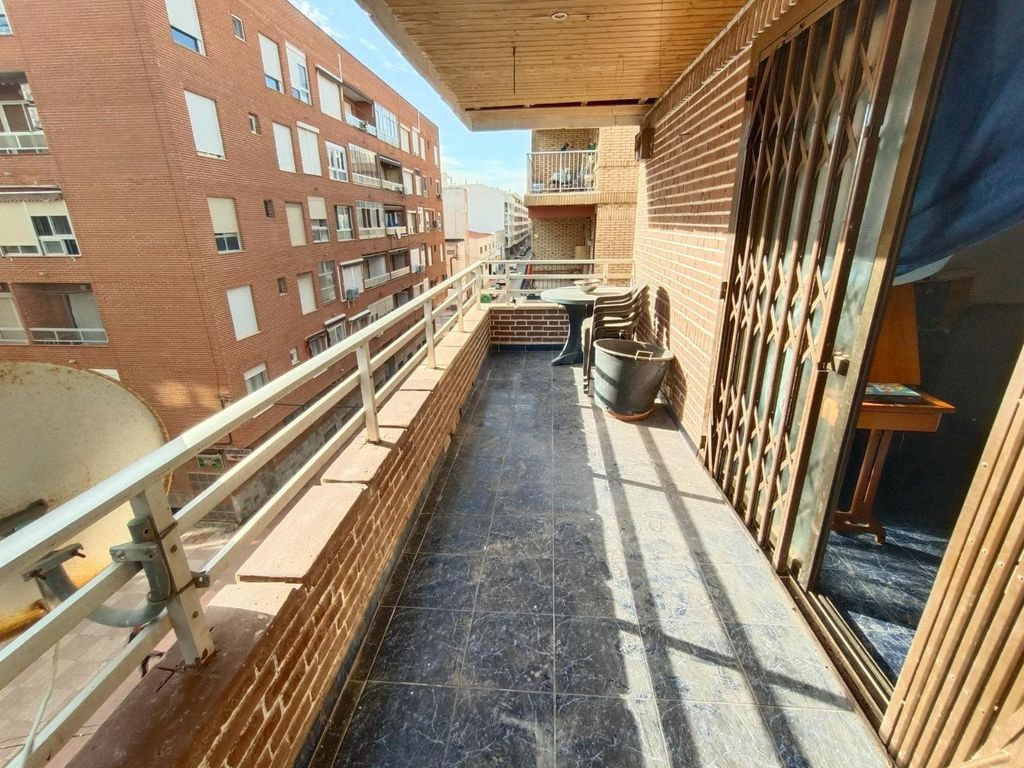 Property photo 1 of 28
