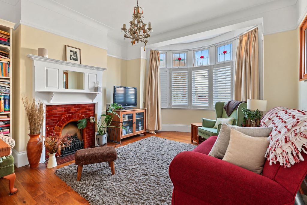 Property photo 2 of 18
