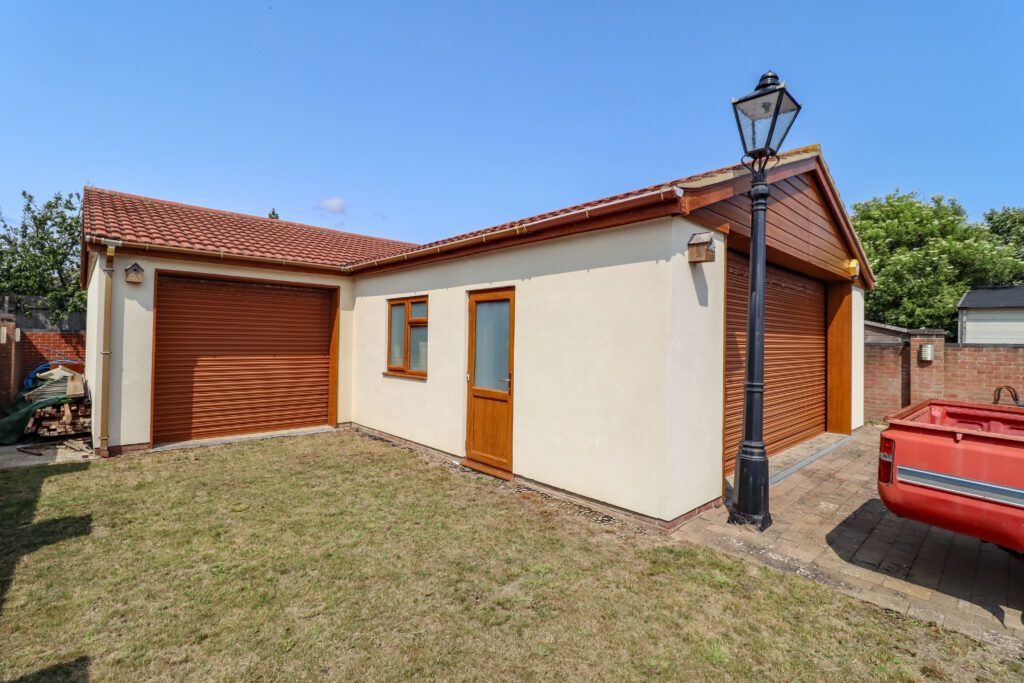 Property photo 3 of 27