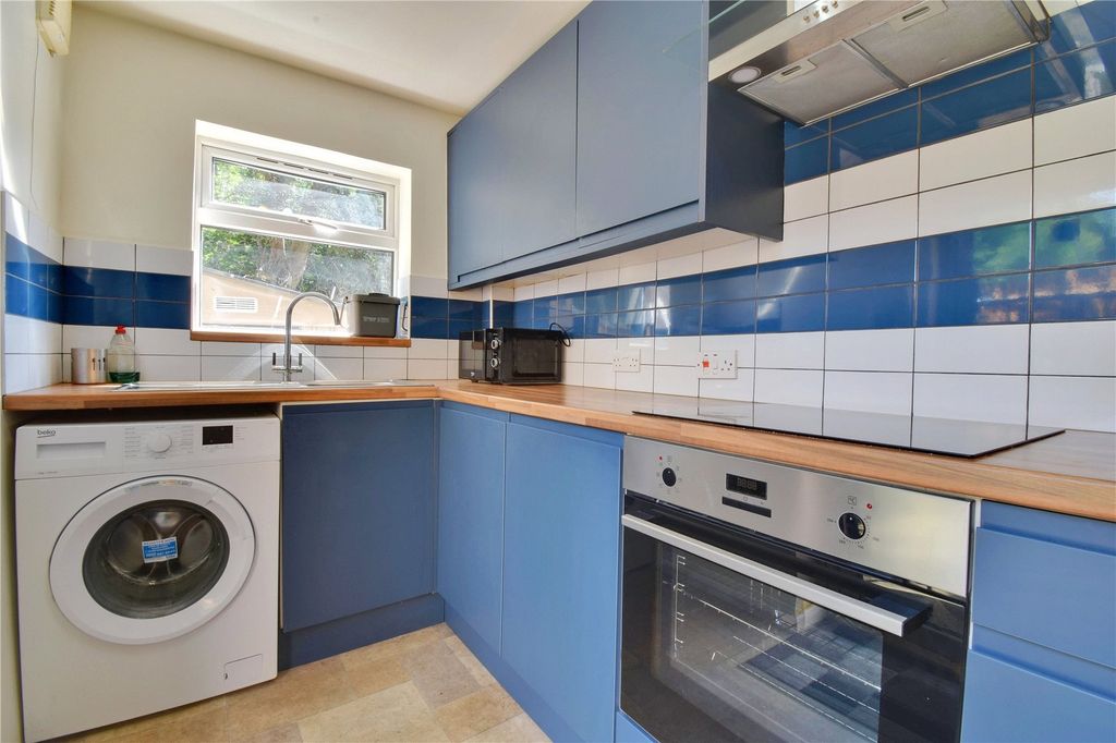 Property photo 2 of 12 Picture No. 18