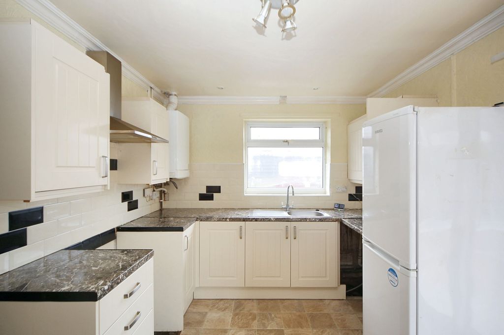 Property photo 2 of 25
