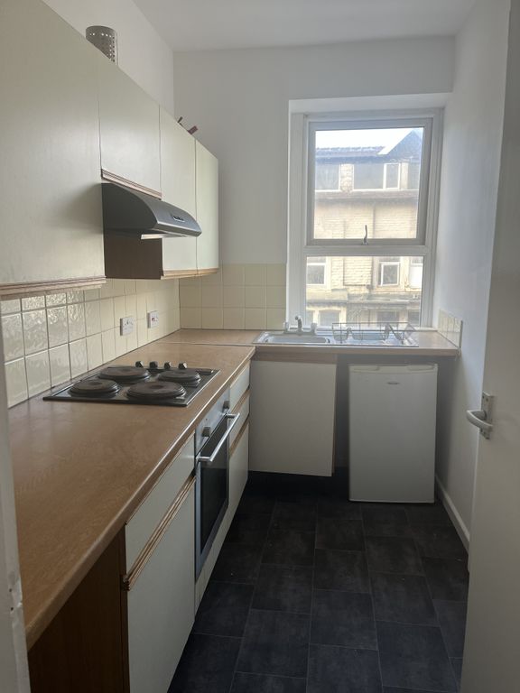 Property photo 3 of 5 Kitchen