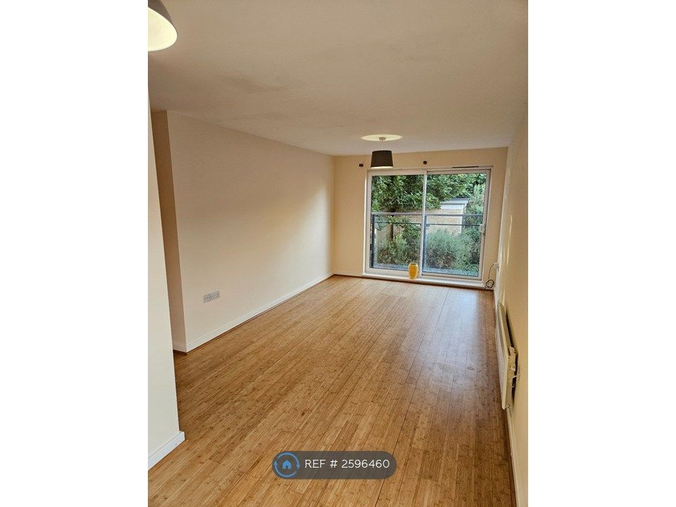 Property photo 1 of 10 Lounge