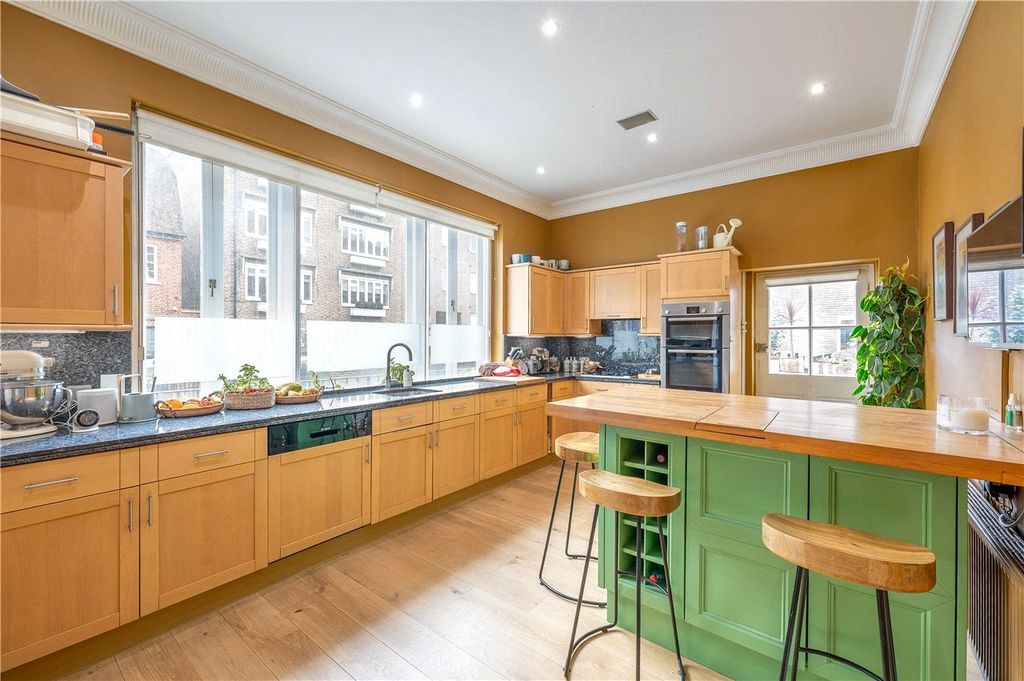 Property photo 2 of 24 Kitchen