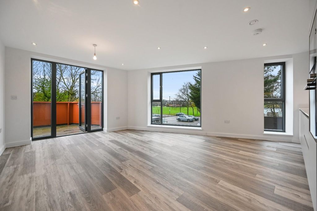 Property photo 2 of 6 Rc- Bejoux Court- Flat 7 - Reception 3 (1).Jpg