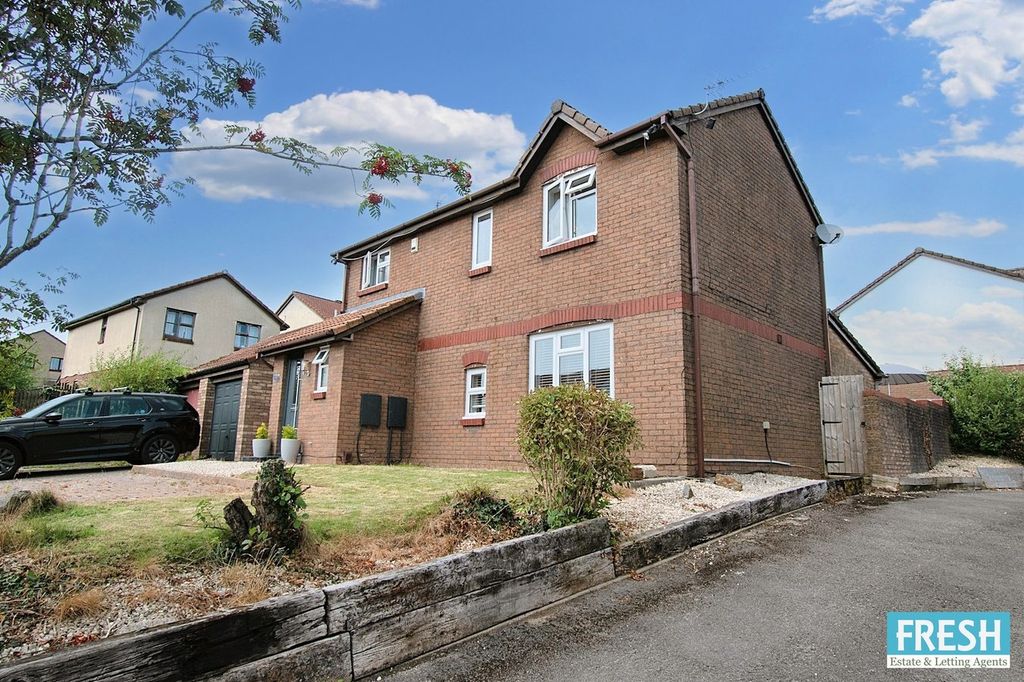 Property photo 1 of 32