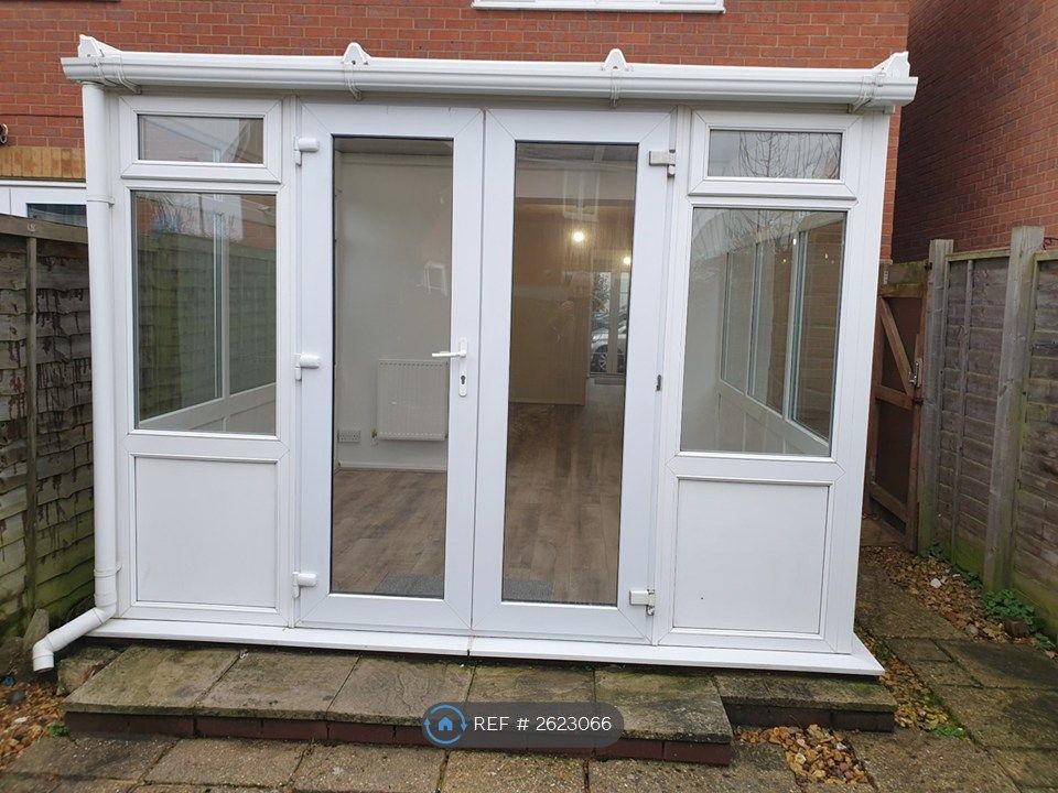 Property photo 3 of 35 Conservatory
