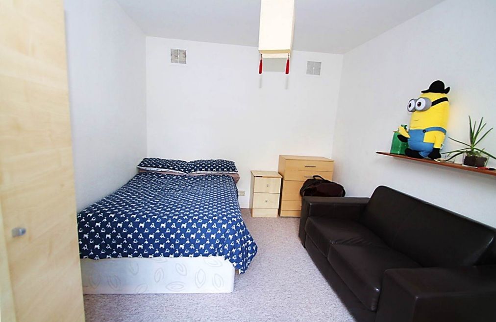 Property photo 2 of 13 Three Double Bedrooms