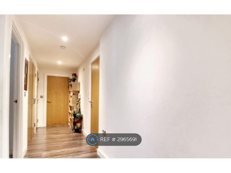 Property photo 3 of 12 Corridor