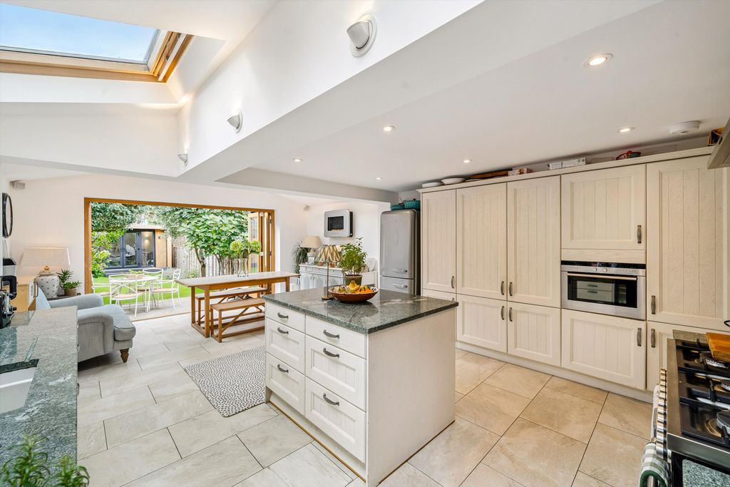 Property photo 2 of 21 Image