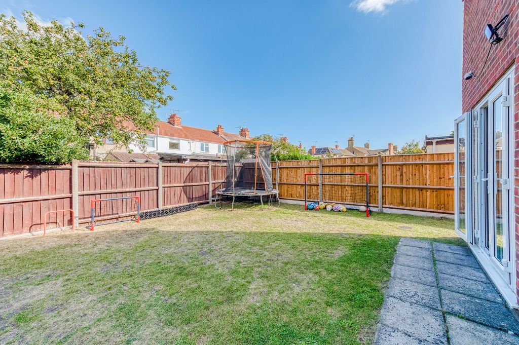 Property photo 2 of 18