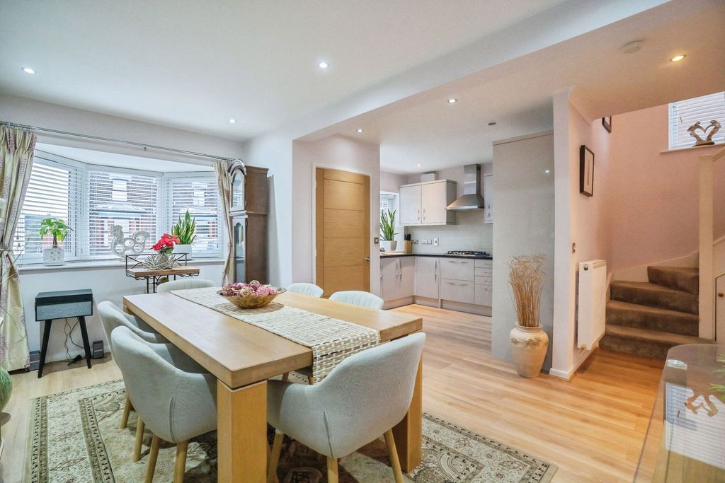 Property photo 2 of 26