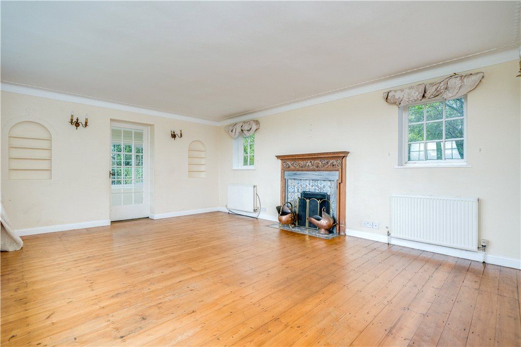 Property photo 2 of 16 Sitting Room