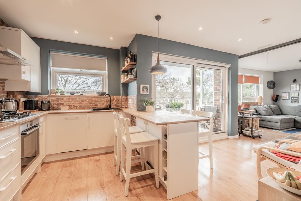 Property photo 2 of 18 5007503