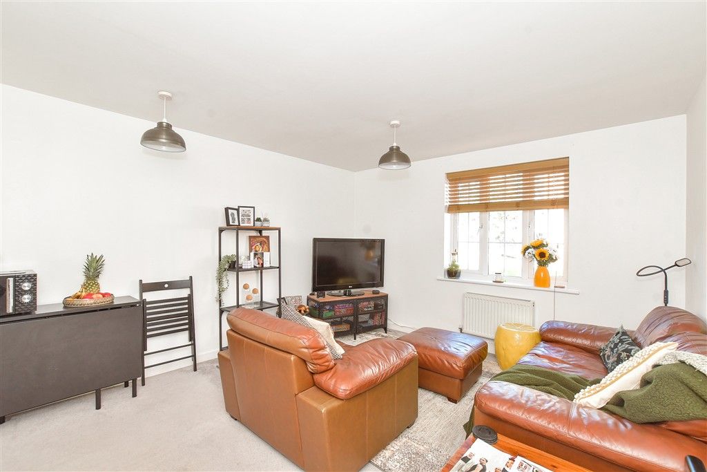 Property photo 2 of 9 Lounge