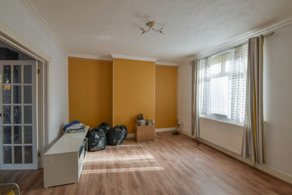 Property photo 2 of 27