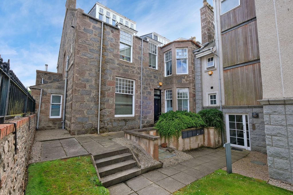 Property photo 2 of 24 Entrance Alternative View