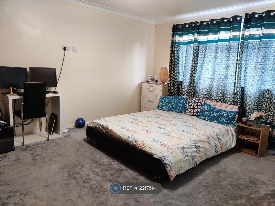 Property photo 2 of 19 Master Bedroom