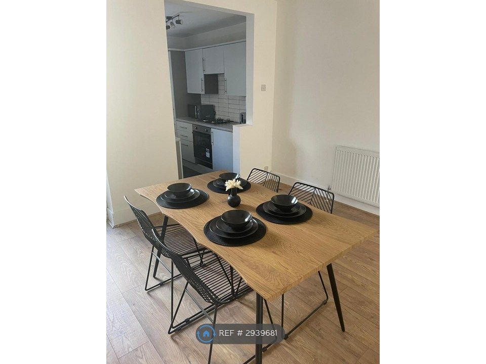 Property photo 2 of 11 Dining Room