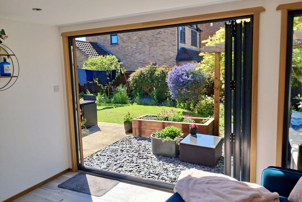 Property photo 2 of 37