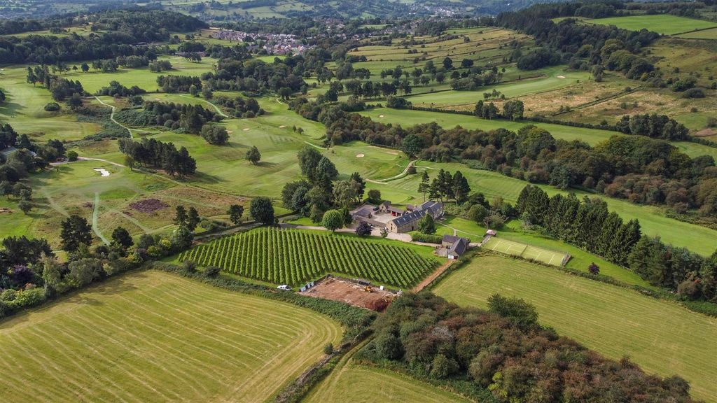 Property photo 2 of 60 Fn5Lxh3Y_Uaq6Fggpptv0A.Jpg