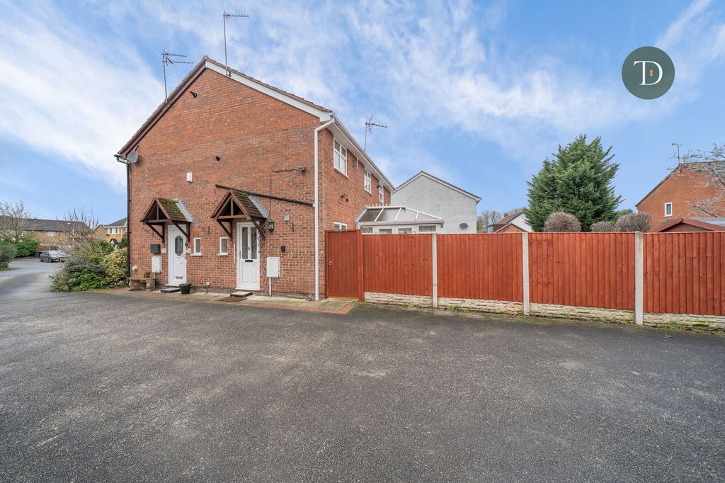 Property photo 2 of 17