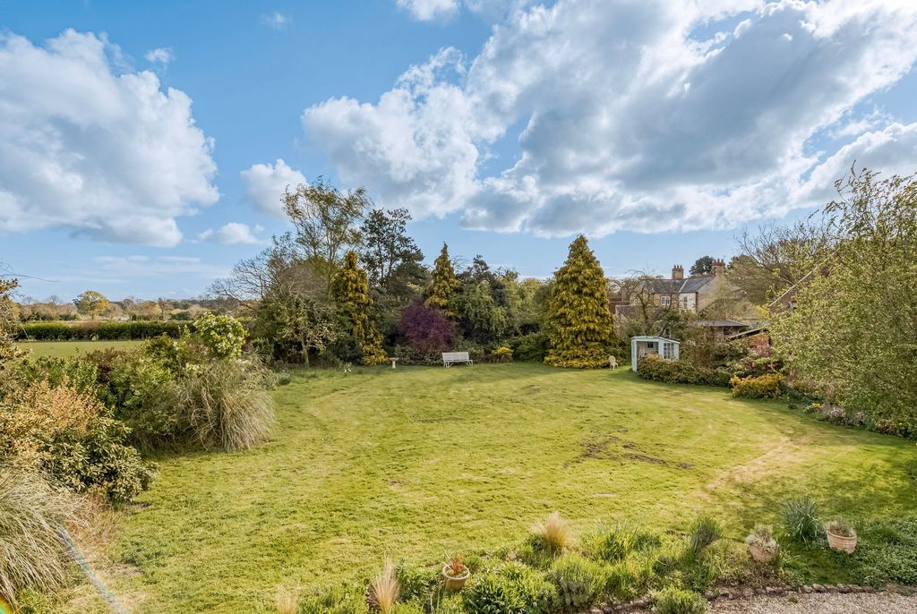 Property photo 2 of 26