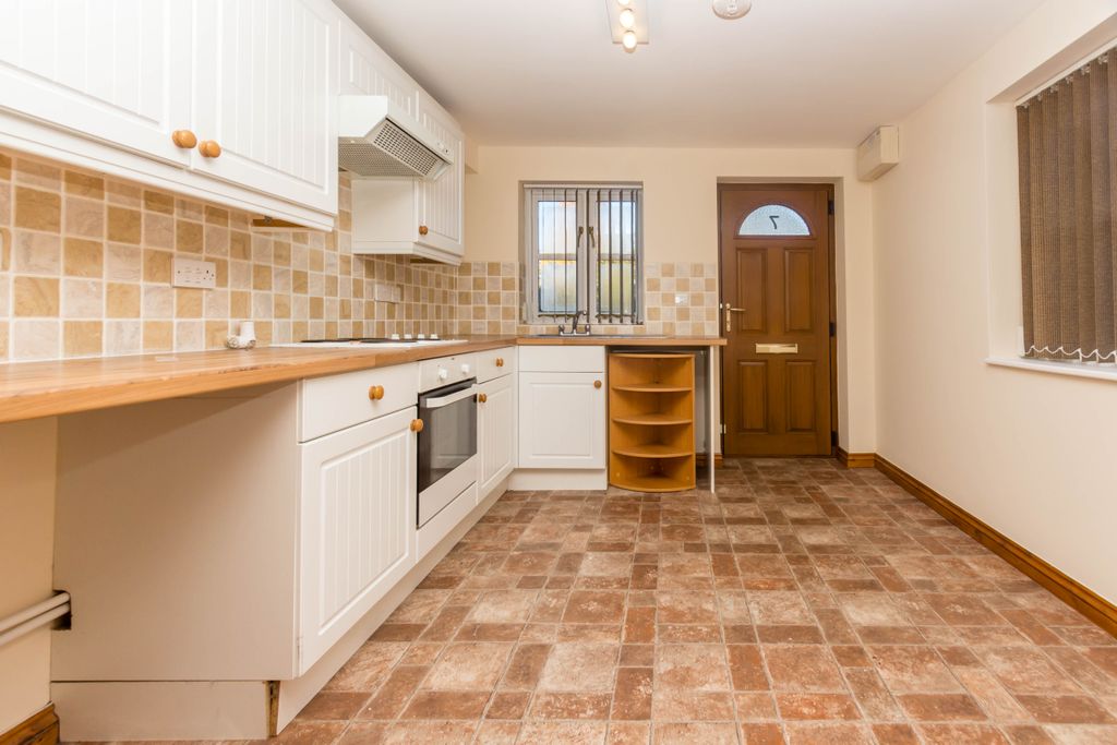 Property photo 2 of 7 Kitchen