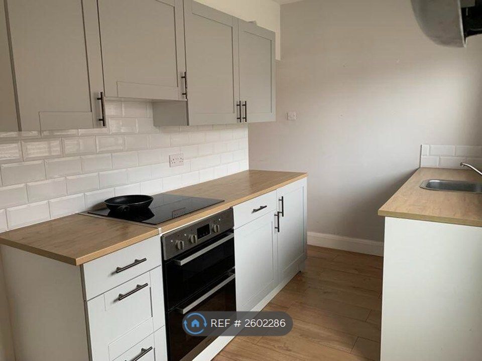 Property photo 2 of 7 Kitchen