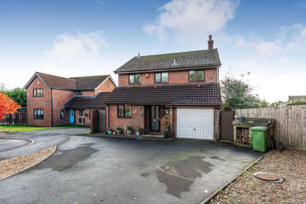 Property photo 1 of 32