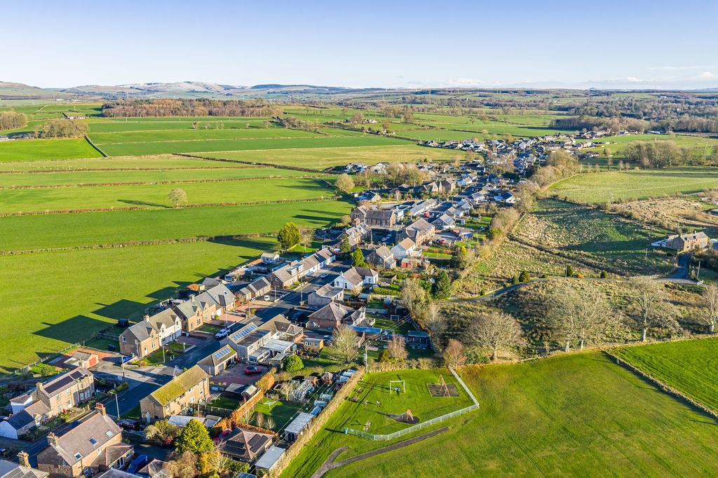 Property photo 2 of 28