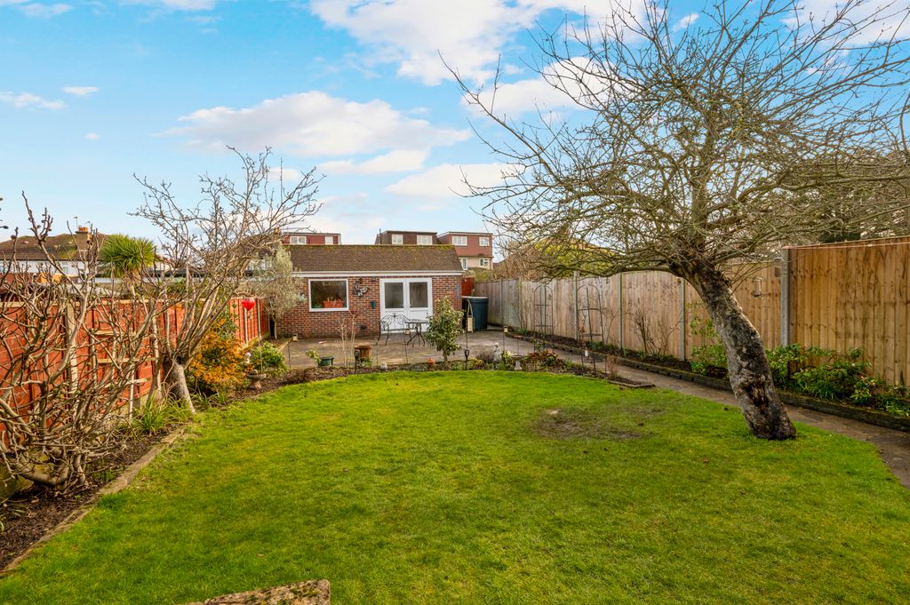 Property photo 2 of 18 Picture No. 11