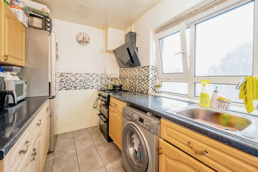 Property photo 3 of 13