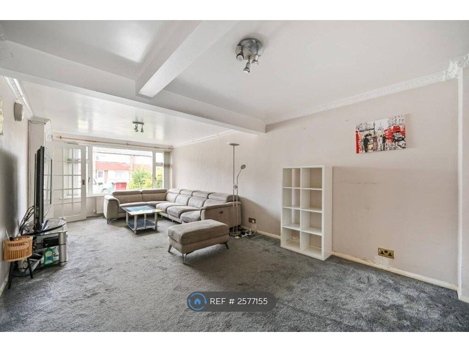 Property photo 3 of 11 Lounge2