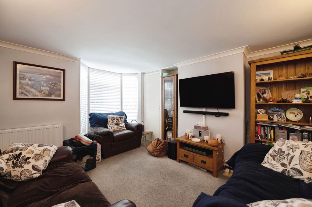 Property photo 3 of 12 Pbox-Img.Jpg
