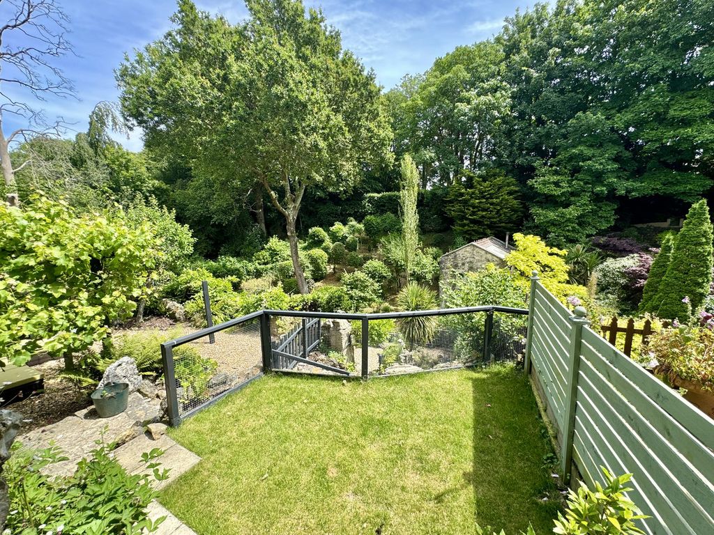 Property photo 2 of 25