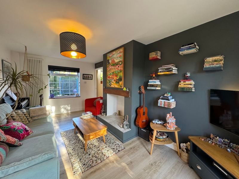 Property photo 3 of 34 Lounge