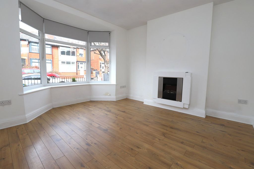 Property photo 2 of 33
