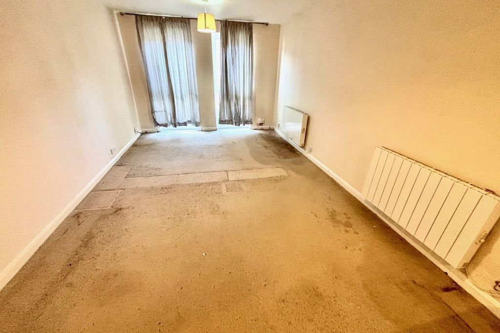 Property photo 2 of 5 Lounge