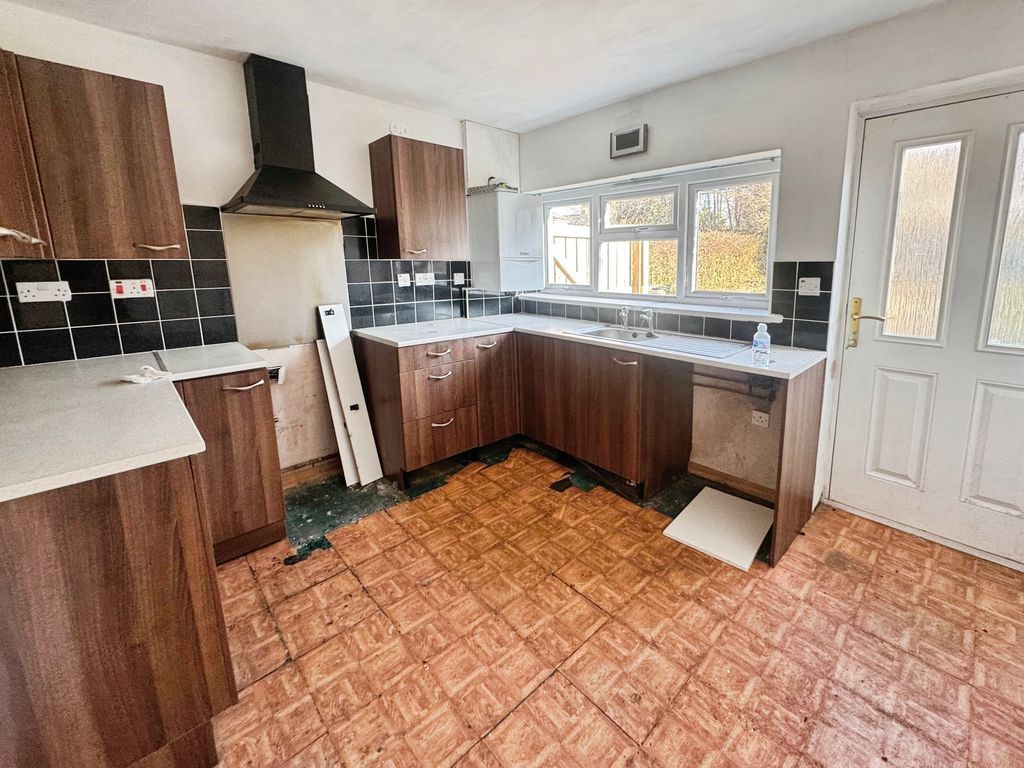 Property photo 3 of 7 Photo 6