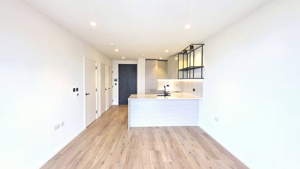 Property photo 1 of 9 Nelsons Are Proud To Present This Brand New One Bedroom Property In Bowline House, Part Of Porter House In The Poplar Riverside Development.