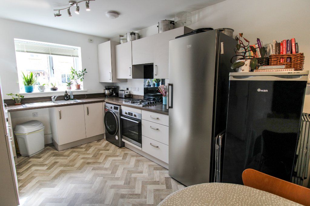 Property photo 3 of 12 Dining Kitchen