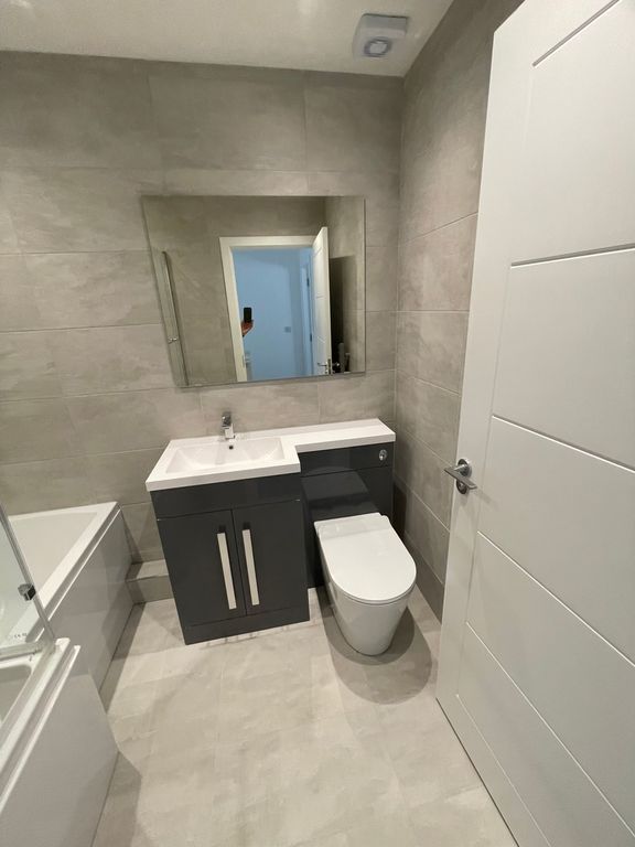 Property photo 3 of 17 Modern Fixtures