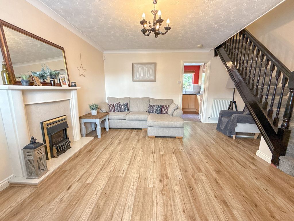 Property photo 2 of 11 Lounge