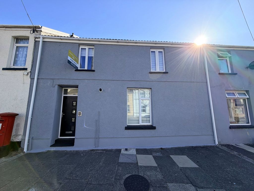 Property photo 2 of 34