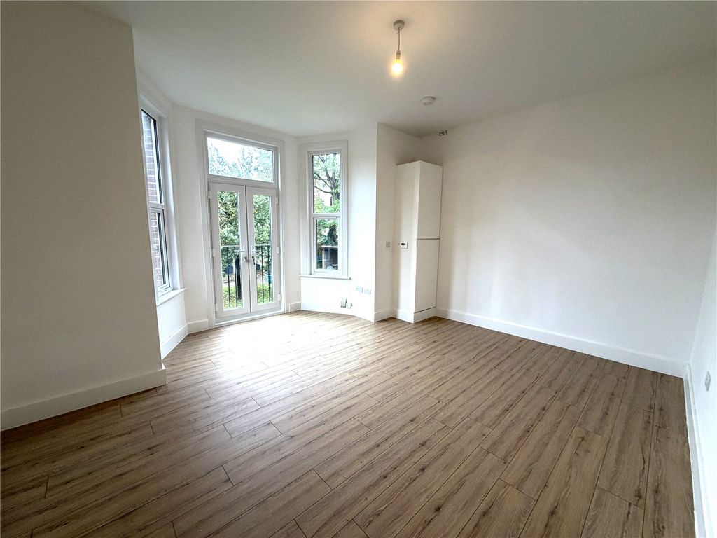Property photo 2 of 8 Picture No. 19