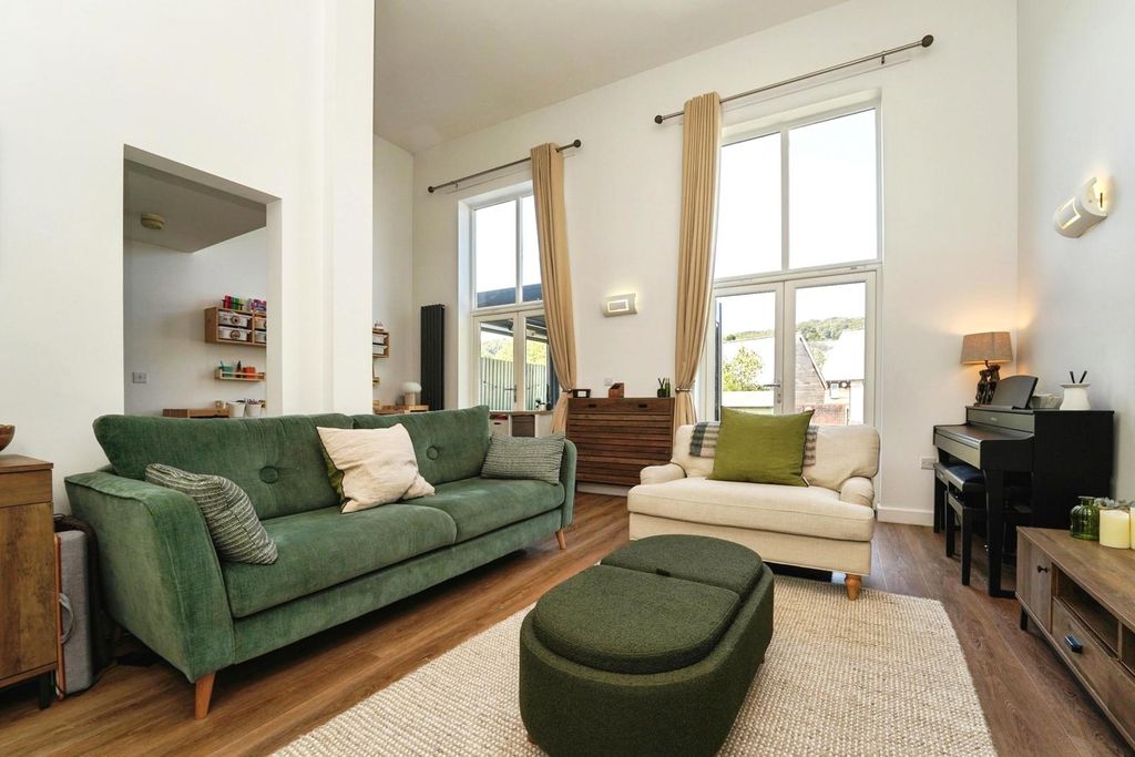 Property photo 2 of 25 Pbox-Img.Jpg