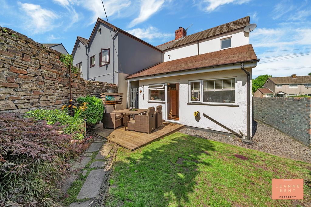Property photo 1 of 28